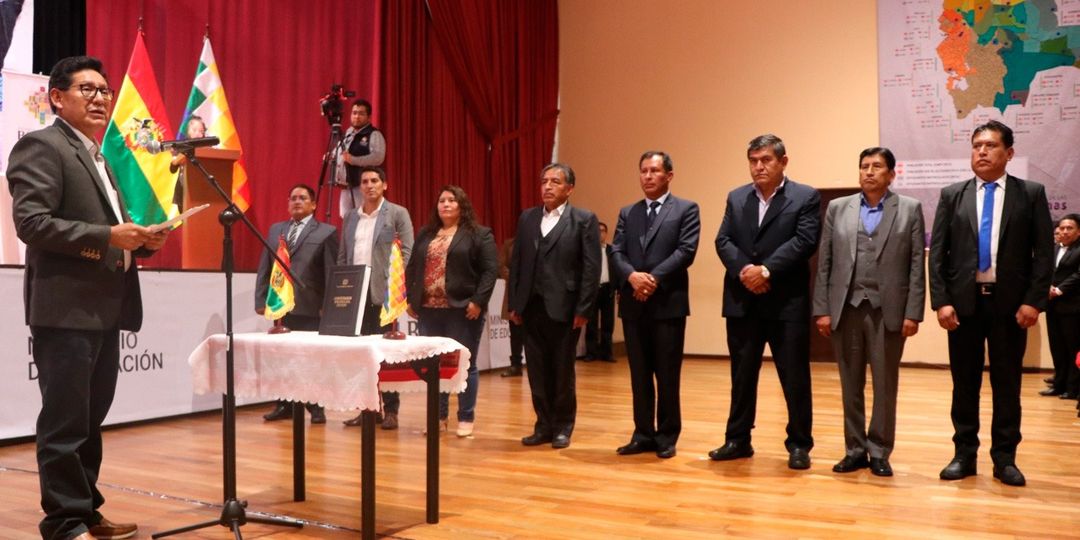El ministro de Educación, Edgar Pary, posesionó este jueves a los nuevos directores departamentales de Educación de La Paz, Cochabamba, Santa Cruz, Potosí, Oruro, Chuquisaca, Beni y Tarija