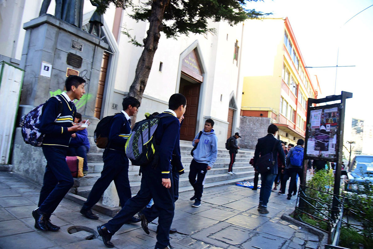 Estudiantes de un colegio privado de La Paz