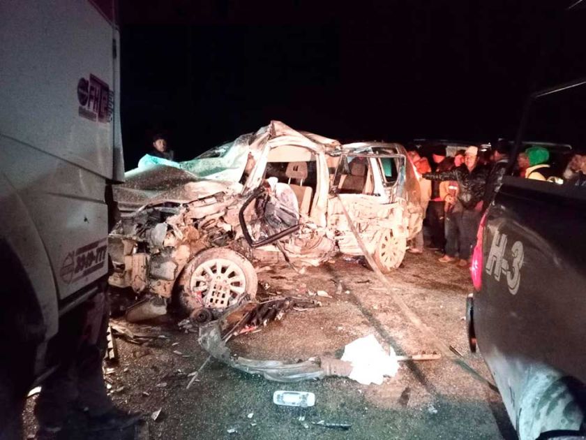 El primer hecho ocurrió en la carretera Vitichi-Potosí, a la altura de la comunidad de Cachi Tambo, donde un se salió del camino y volcó de campana. Como resultado, tres personas resultaron heridas: Víctor M. (32), Roberto L. (32) y la menor Aylin C. B. (4). Todos fueron trasladados a un centro médico en la ciudad de Potosí.