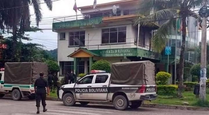 Policia retorna a Cochabamba