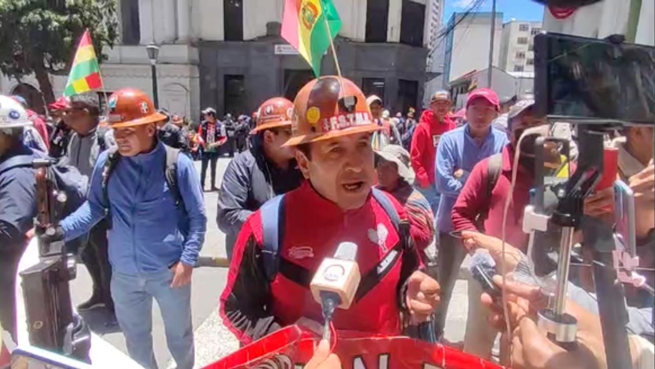 FEDERACIÓN  DE MINEROS ACUSA A GABINETE DE POLÍTICOS TRADICIONALES Y DENUNCIÓ ATENTADO A RECURSOS NATURALES || DIRIGENCIA MINERA CALIFICÓ DE INCONSTITUCIONAL LA GESTIÓN GUBERNAMENTAL DESDE EL EXTERIOR