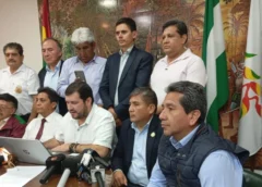Cívicos plantados por el Presidente le piden «Estado de Sitio» || También piden la aprehensión de Evo Morales.
