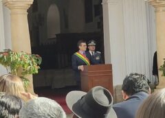 Acorralado: Paz comienza a cumplir promesas de campaña y reduce su sueldo a Bs 12 mil || Esta es una de las determinaciones del Cabildo organizado por el Senador Nilton Condori. En Campaña el Diputado oficialista Manolo Rojas prometió la reducción pero posteriormente al asumir el cargo, se negó.