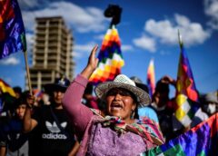 CSUTCB convoca a movilización nacional en defensa de la Whipala tras quema del símbolo patrio || Fiscalía de La Paz abrió investigaciones por la quema de la wiphala en el centro paceño. El gobierno de Rodrigo Paz condenó la agresión.