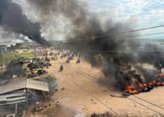 Gobierno ensaya coalición entre policías y civiles «4rm4dos» para desbloquear San Julián; hay un indígena herido de gravedad || Los movimientos campesinos de San Julián, lograron resistir la arremetida cívico-policial con decenas de heridos, luego de 4 horas de enfrentamientos.