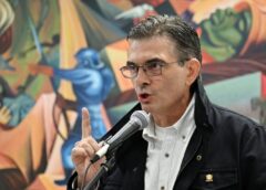 Paz evita declarar Estado de Sitio y dice que diálogo permitió levantar 20 puntos de bloqueo || Paz esquiva la declaratoria mientras el país se presta a iniciar la séptima semana de protestas con unos 70 puntos de bloqueo en todo el país.