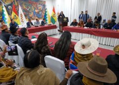 Paz promete no aceptar condiciones del FMI, consultar nuevas leyes y no privatizar; Obreros levantan protestas y campesinos masifican medidas || Además el gobierno promete dejar de comprar gasolina basura y no criminalizar la protesta.