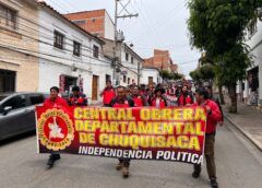 Chuquisaca marcha contra el «Dieselazo» || Instituciones, organizaciones sociales y sectores civiles de Chuquisaca exigen la abrogación del DS 5716 y rechazan el incremento de tarifas del transporte.