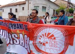 Con represión de la policía: Maestros marchan en Sucre contra la descentralización de la educación || Un docente fue detenido y el sector exige información en dependencias policiales