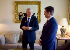 Chile quema madera boliviana por $us 50 millones; Paz recibe a su mandatario y Tuto exige que pida disculpas || El expresidente Tuto Quiroga exige a Kast presentar pruebas sobre las presuntas 108 toneladas de droga o rectificar y pedir disculpas a Bolivia.